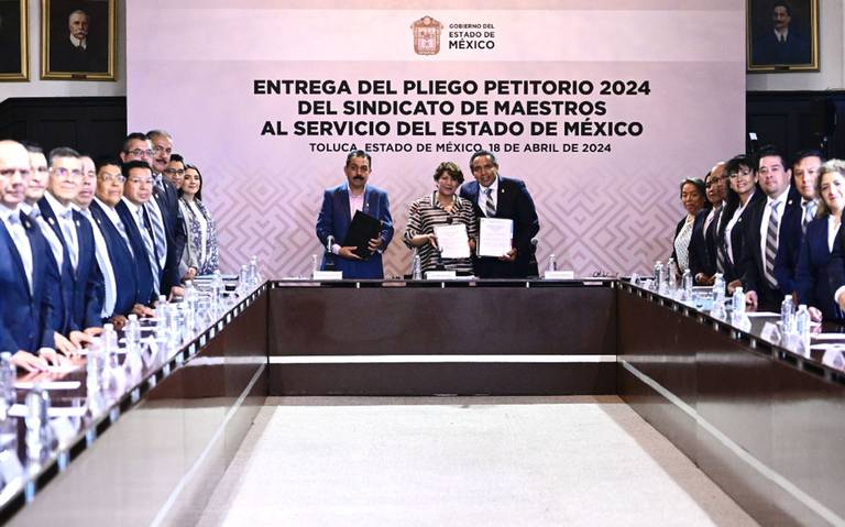 Delfina Gómez recibe pliego pe del SMSEM