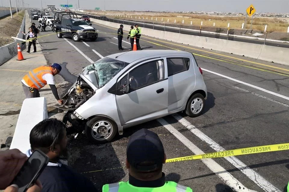 Odontóloga muere al chocar su vehículo en el Circuito Mexiquense