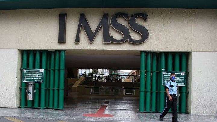 Juez federal le ordena al IMSS a reconocer como beneficiaria única a la madre de ex trabajador