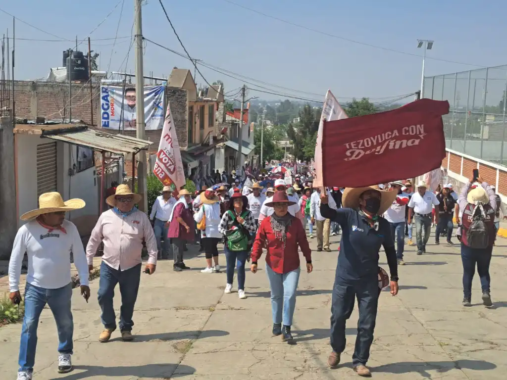Invaden la Cabecera Municipal de Tezoyuca, más de mil simpatizantes de Alma Alcántara para refrendar su apoyo  a la morenista.