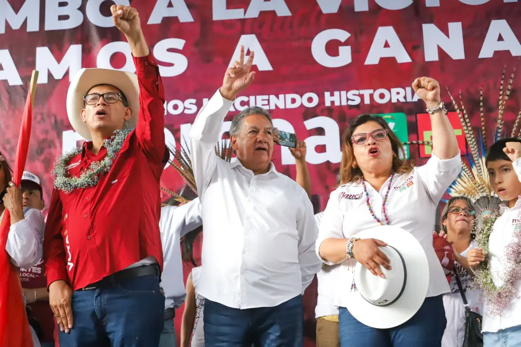 En Acolman Edoméx, miles acudieron a apoyar a Blanca Osorio y a Osvaldo Cortes