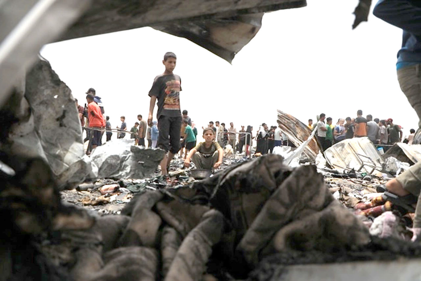 50 muertos en “bárbaro” ataque a desplazados en Rafah