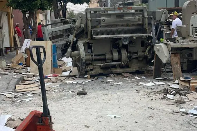 En Iztacalco CDMX, Reportan lesionado con Quemaduras al ser Alcanzado por Bomba Molotov Durante Desalojo