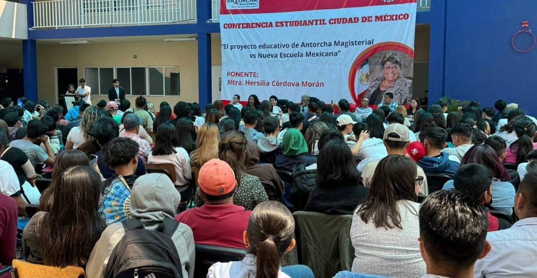 La educación que se imparte en el capitalismo está enfocada en sostenerlo y fortalecerlo