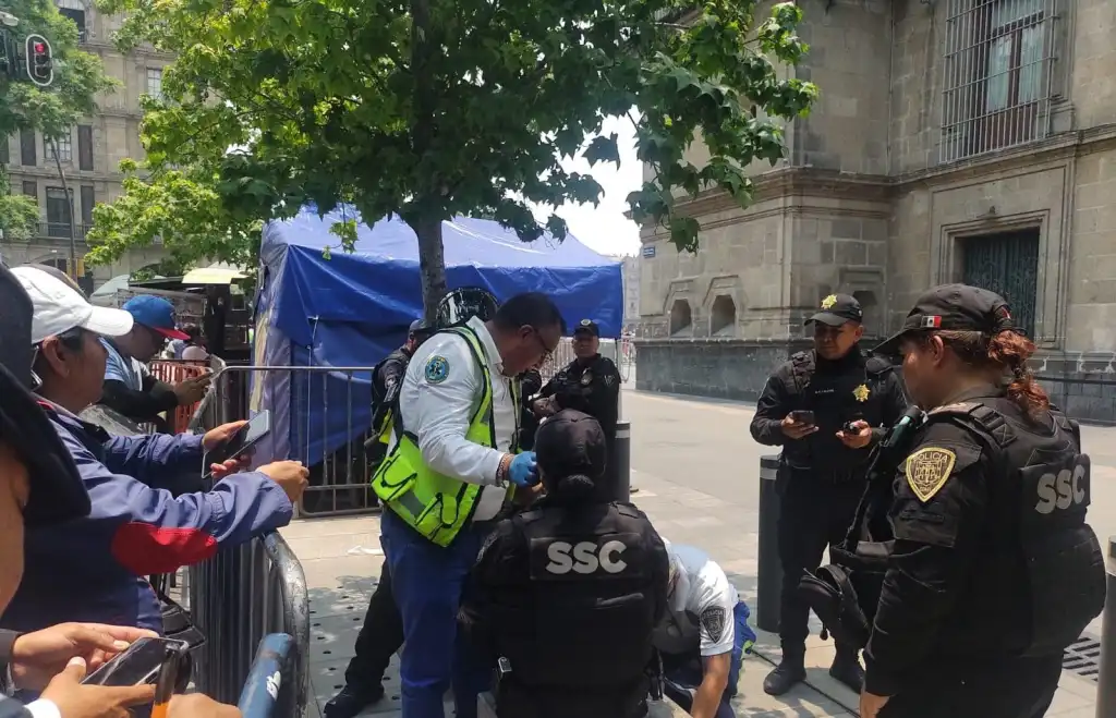 En el Centro Histórico tención por confrontación en Palacio Nacional de policías contra encapuchados; hay 26  heridos