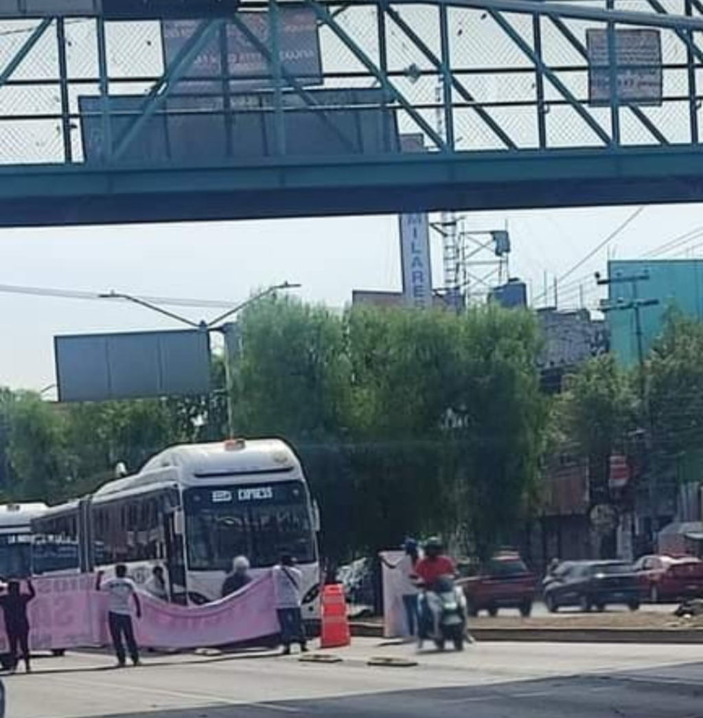 Interrupción del Servicio de Mexibús Línea 4 por manifestantes en la Vía Morelos en Ecatepec Edoméx