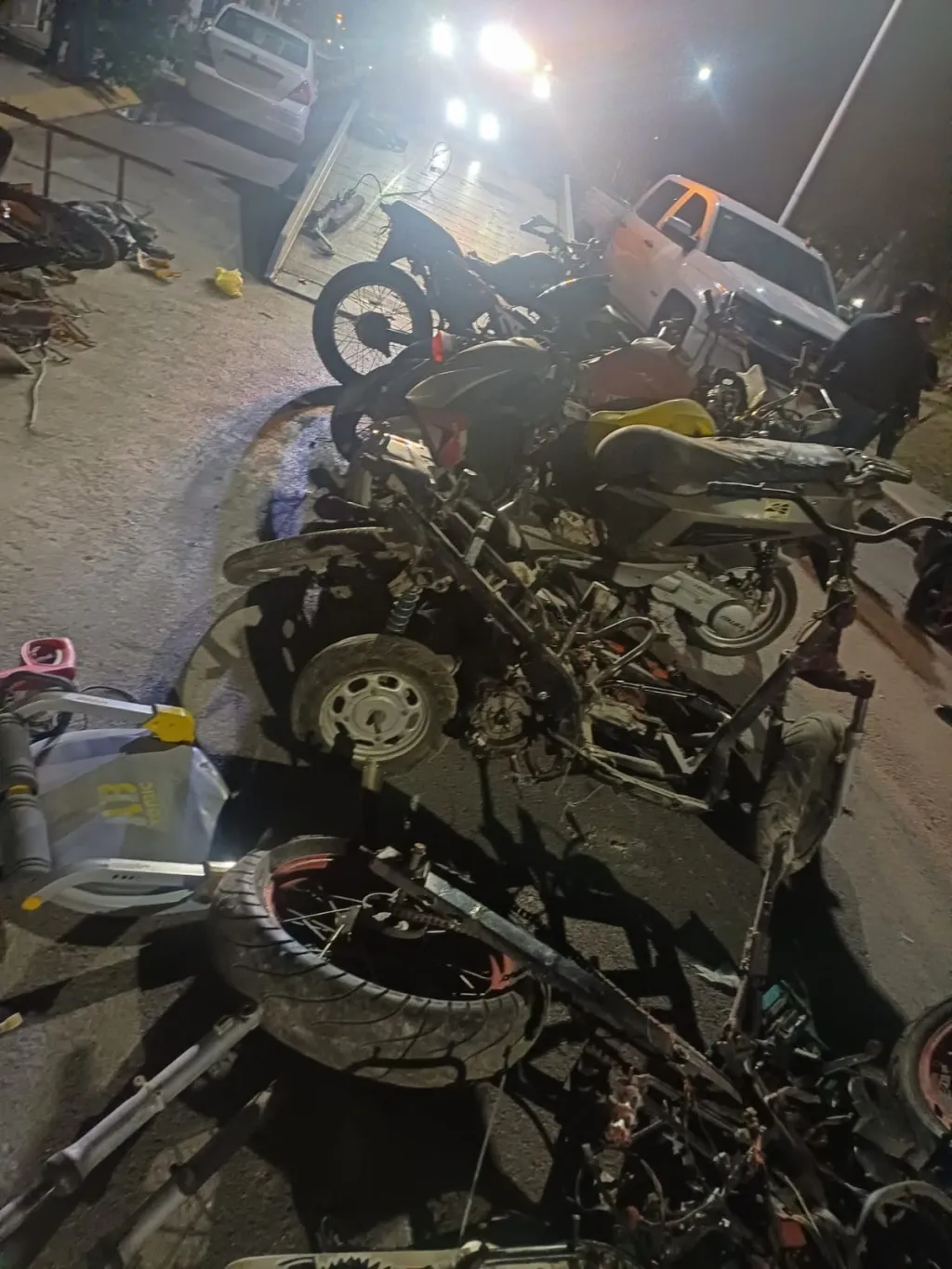 28Motocicletas aseguran y una Tonelada de Media de Auto Partes en Cateo en Inmueble de Tultepec Edoméx