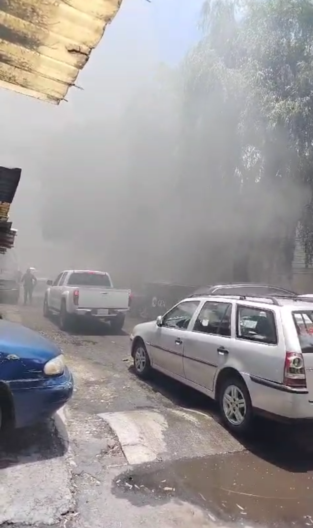 En Lerma Edoméx, Brigadas federales y estatales sofocan incendio en fábrica de lubricantes ubicada