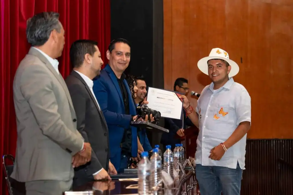 En Chapingo Edoméx, Finaliza Ciclo Escolar y entregan Toritos al Mérito Académico, Cultural y Deporte