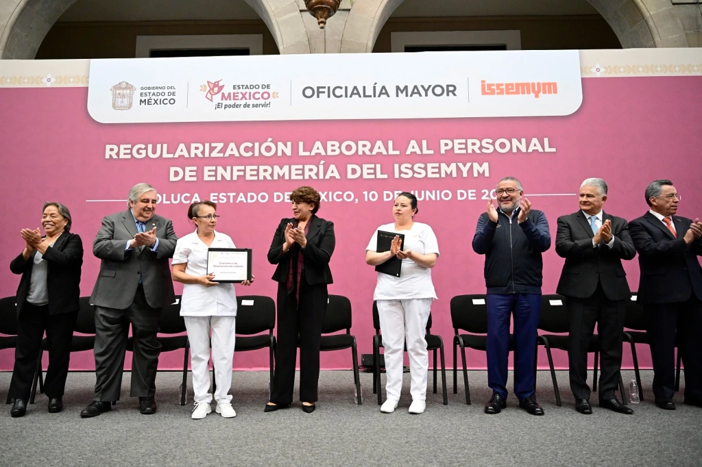 Gobernadora Delfina Gómez Álvarez dignifica al personal de Enfermería del ISSEMyM; entrega plazas basificadas