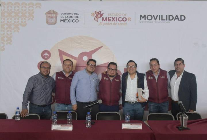 Movilidad del Edomex entrega 130 concesiones a transportistas