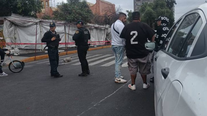 Balacera en tianguis de ropa usada en la colonia Tránsito; un muerto y tres heridos