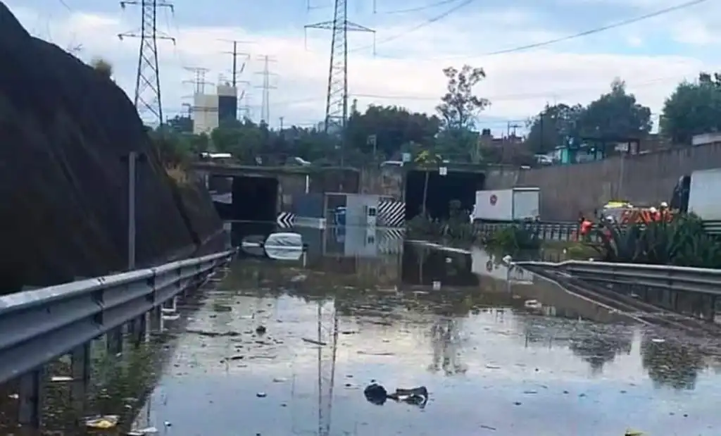 17 horas lleva Cerrado el CEM por Inundación de paso a Desnivel en Cuautitlán Izcalli Edomex