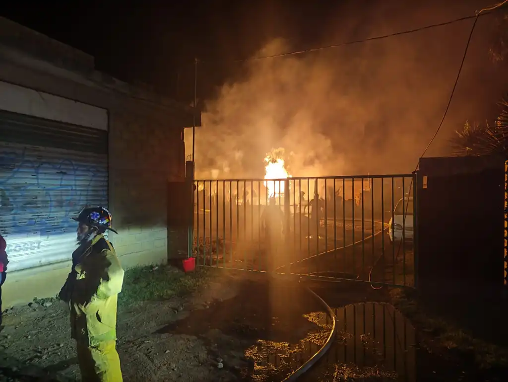 Pipa se Incendia de gas al interior de local de Reyes Gas en Chalco Edoméx