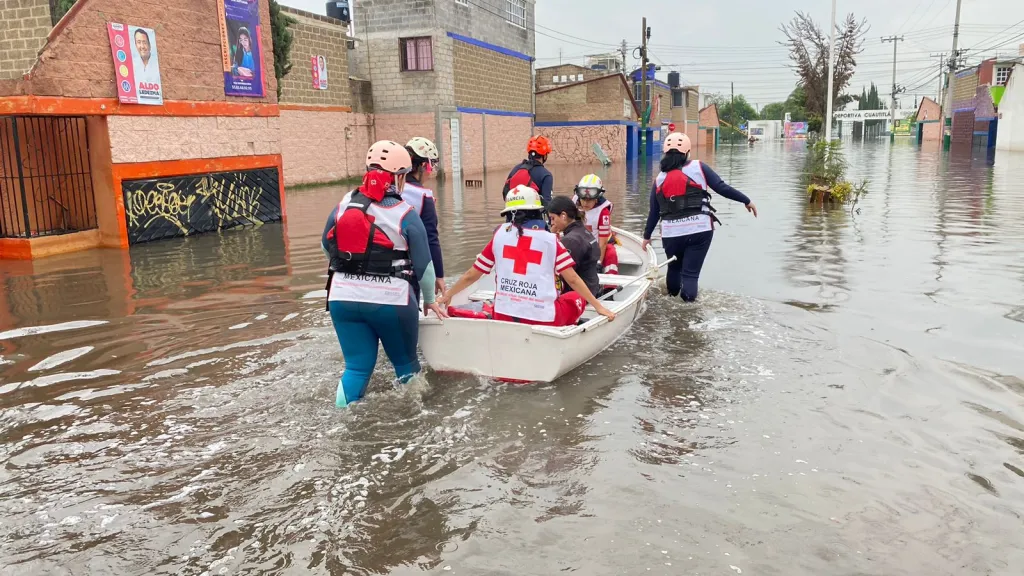 la Cruz Roja Mexicana se moviliza y atiende emergencia en Cuautitlán México Edoméx, por inundación