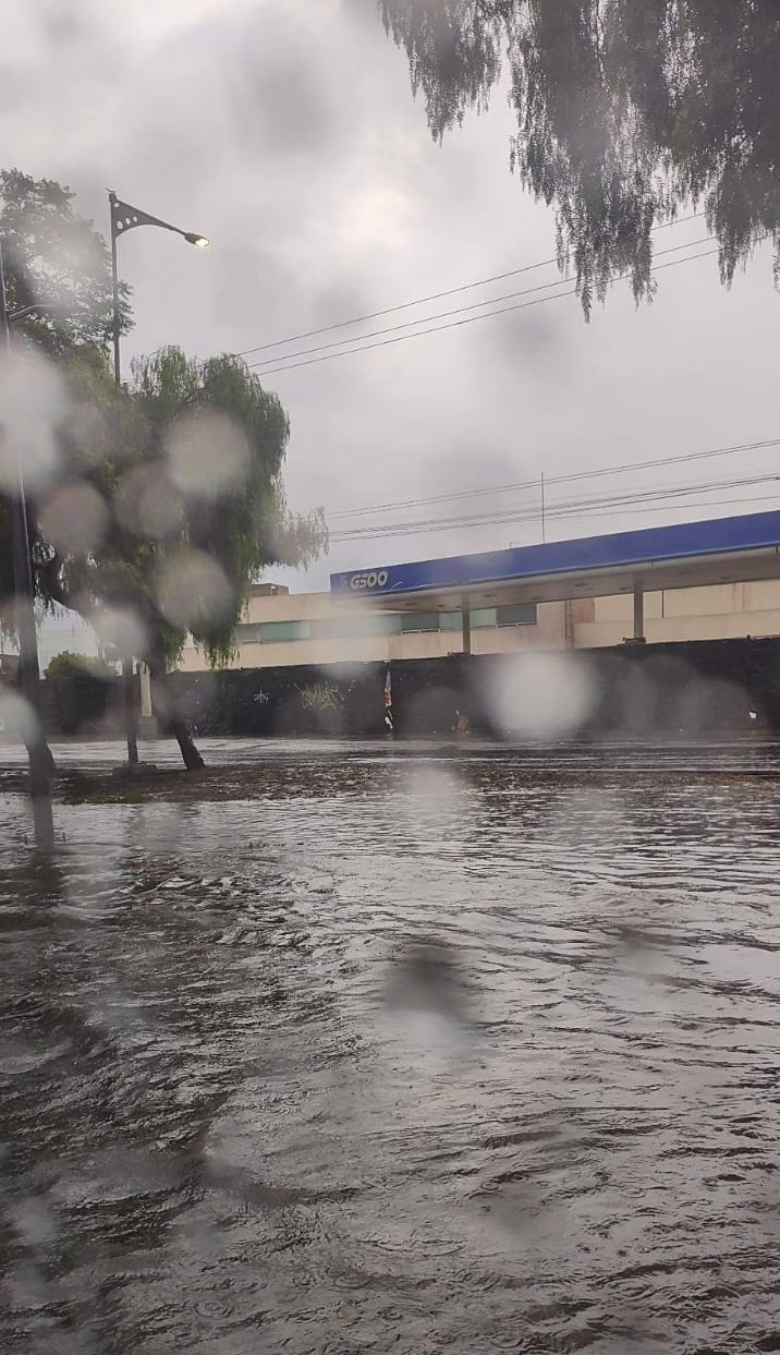 Inundaciones Sucedió y desperfectos por fuerte lluvia en la Ciudad de México