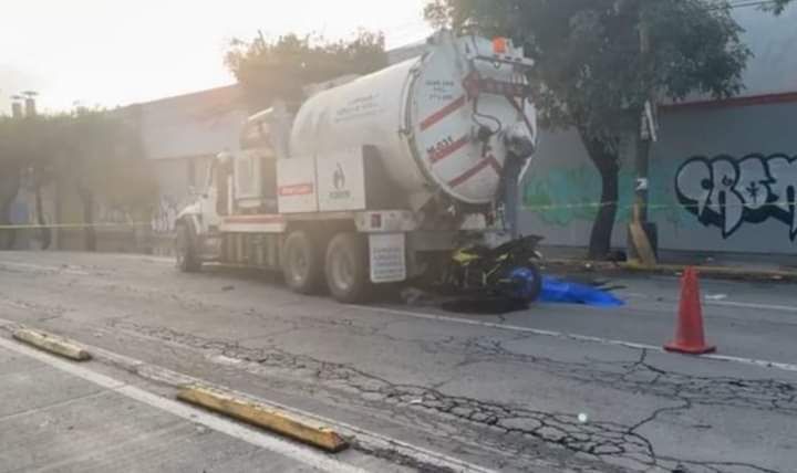 Pierdenla vida 3 imprudentes motociclistas al impactarse contra camión de la CAEM en Ecatepec Edoméx