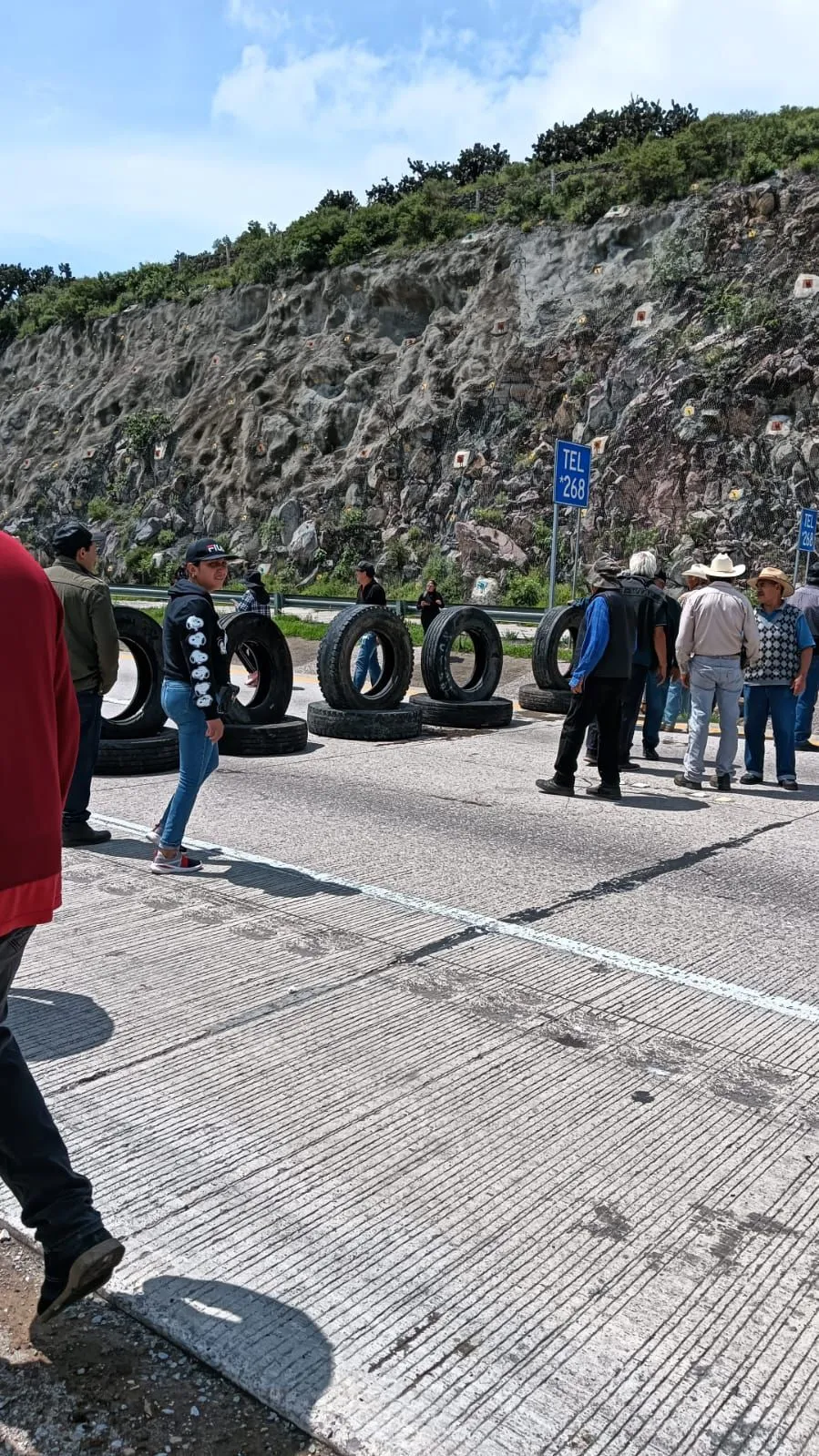 Bloquean Carretera Arco-Norte campesinos de Puebla, para exigir pago por sus tierras ocupadas