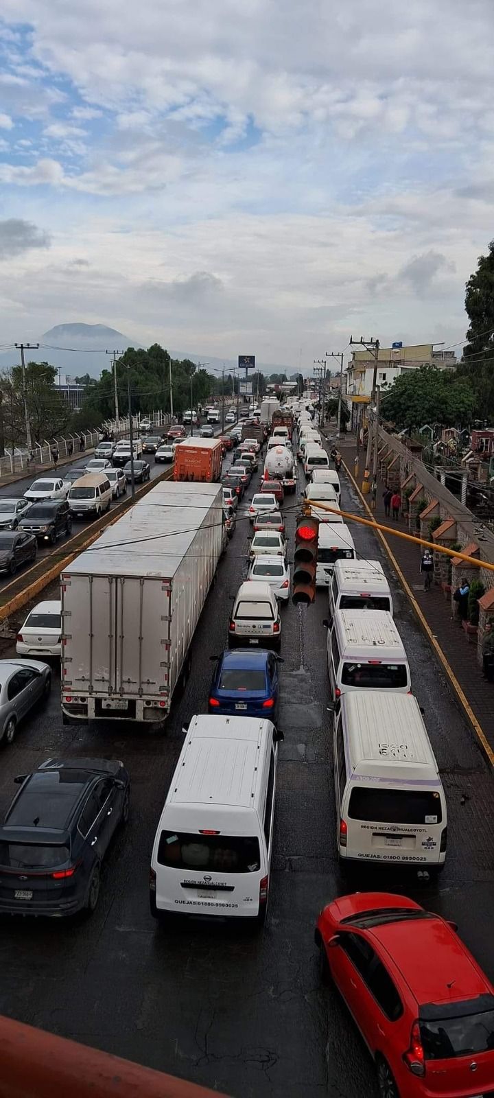 Un Caos Vial y Accidentes en la Autopista México-Puebla por Obras del Trolebús Chalco-Santa Martha Edoméx Alb erto Moreno