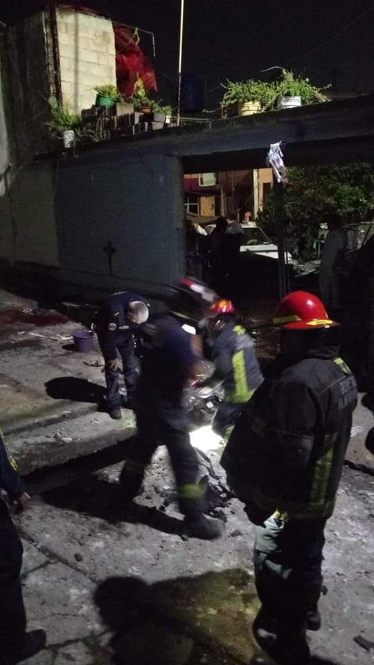 Artefacto estalla, explosivo en alcantarilla de Tlalnepantla Edomex, hay varios lesionados