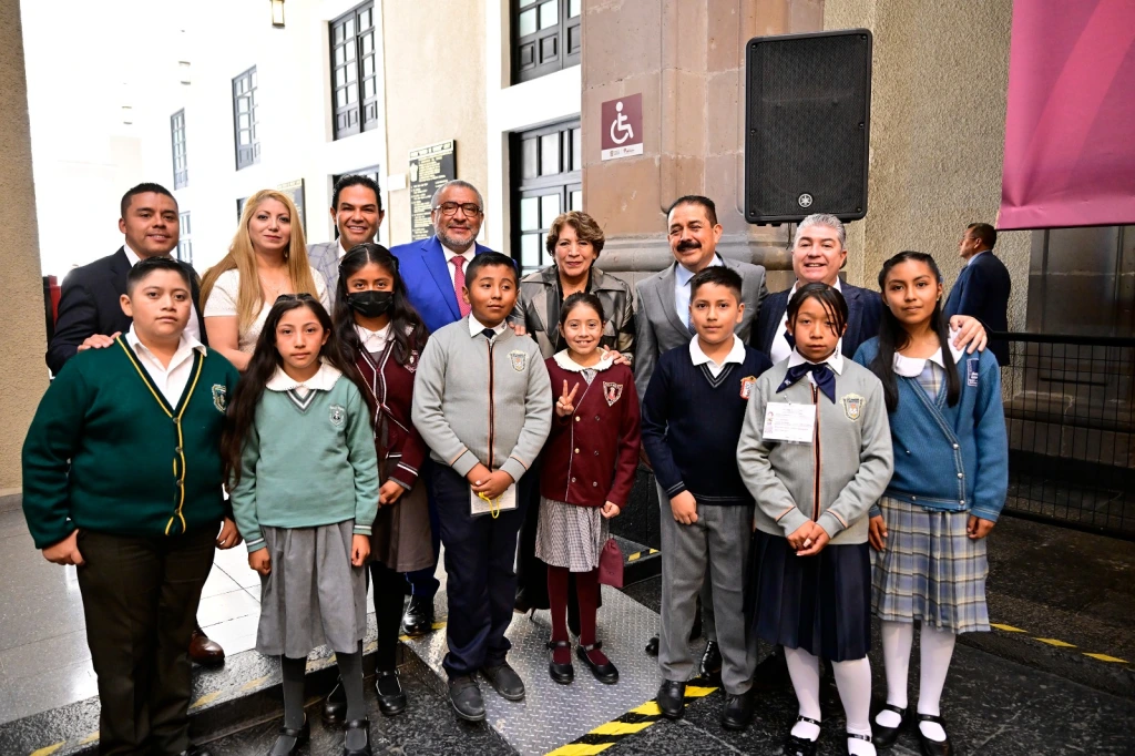 La Gobernadora Delfina Gómez Álvarez arranca programa de Becas para el Bienestar por Aprovechamiento Académic o con un presupuesto histórico de 523 mdp