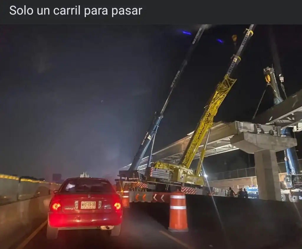 Casi se Voltea Grúa al colocar Trabe en Obra del Trolebús en Chalco Santa Marta en Edoméx