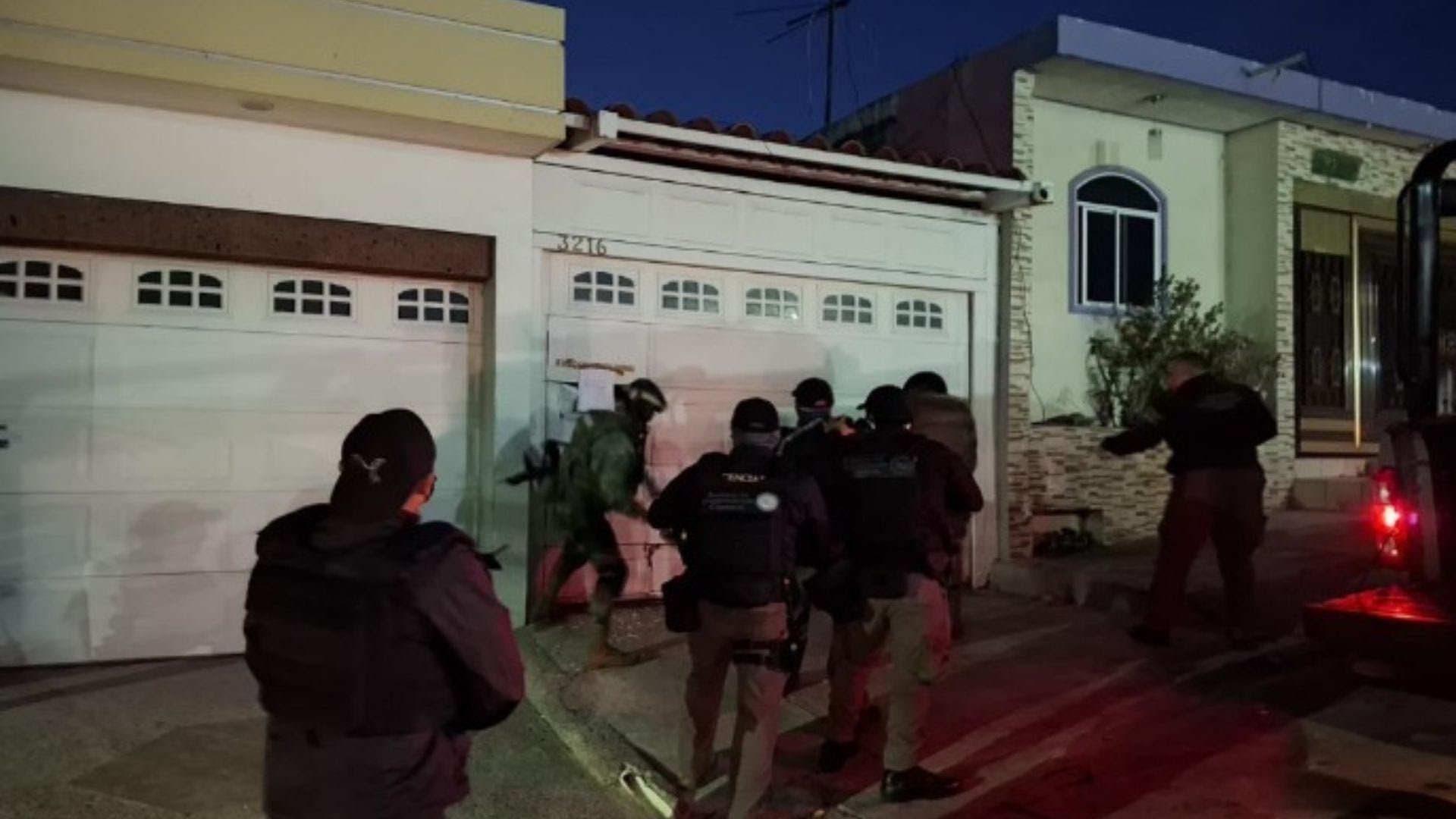 Desmantelan en Culiacán célula criminal ligada al Cártel de Sinaloa; hay 9 detenidos, armas, droga y seis cas as aseguradas