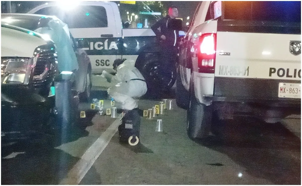 Ejecutan a sujeto de 20 tiros dentro de un taxi de plataforma en la Peralvillo