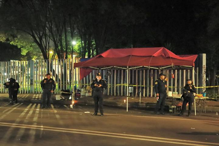 Sujeto llega a una chelería de la CTM Culhuacán y balea tres personas que mueren