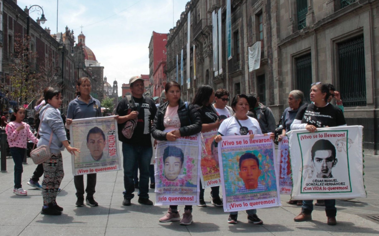 Padres de los 43 normalistas se reunirán con Sheinbaum el próximo 29 de julio