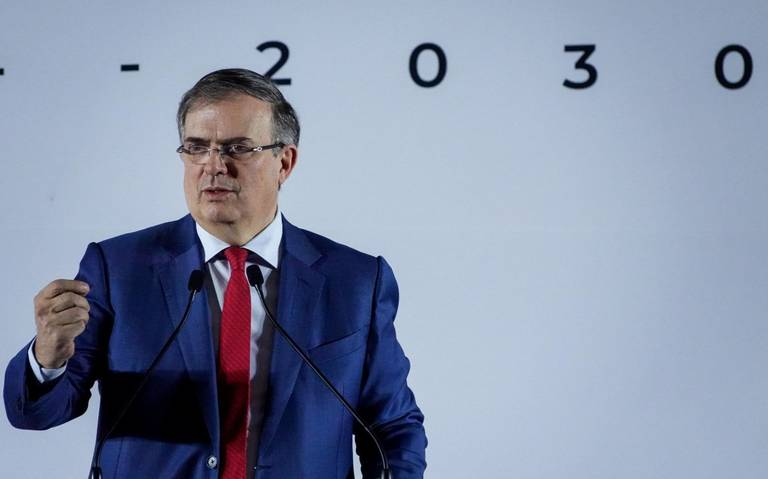 Ebrard abre la puerta a la inversión privada para energías renovables