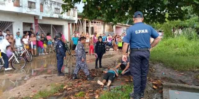 Rayo mata a un hombre mientras limpiaba una tumba en Almoloya de Juárez