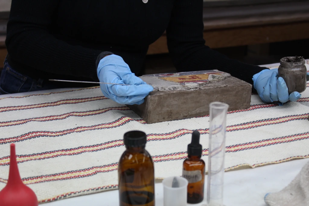 INAH restaura 13 fragmentos de murales teotihuacanos inéditos