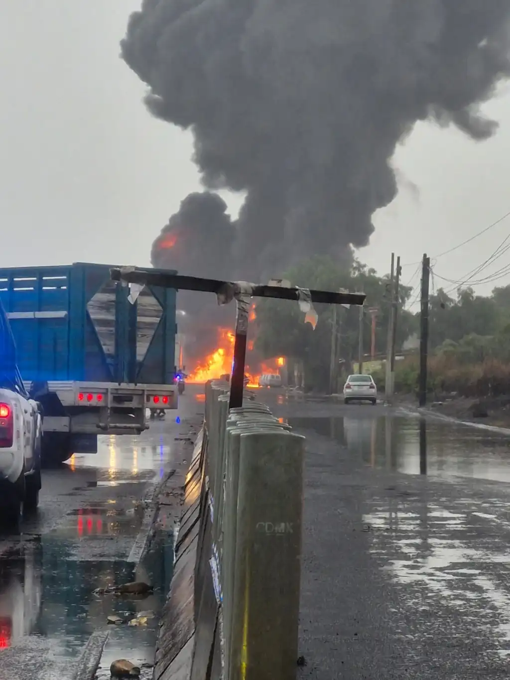 Atrás del Aeropuerto de la CDMX, Incendio Fuera de Control