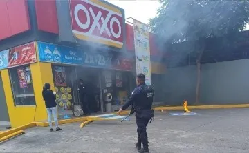 En Uruapan Michoacán México, Ola de Violencia , ataques Coordinados con Bombas Molotov en Oxxos y Vehículos