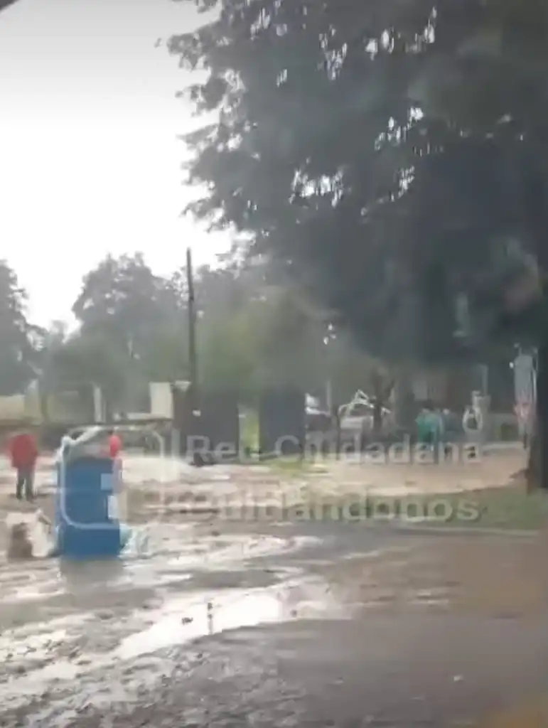 El Río Desbordado Causa Tránsito Lento en la Carretera México-Cuautla Morelos