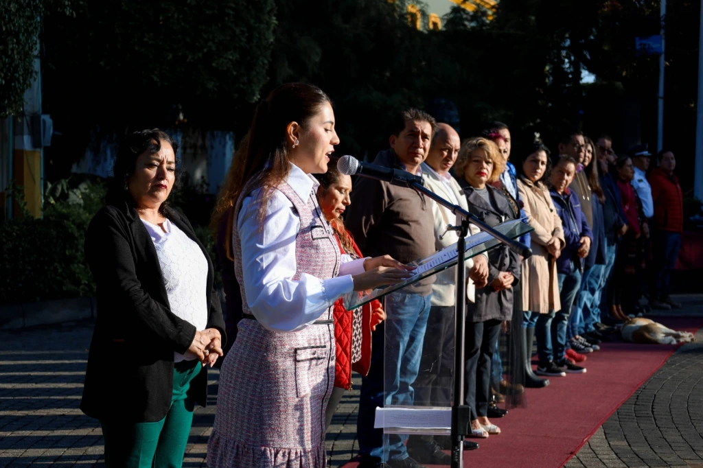 El Izamiento de Bandera en Texcoco Edoméx, propicia unidad entre estudiantes, policía municipal y gobierno