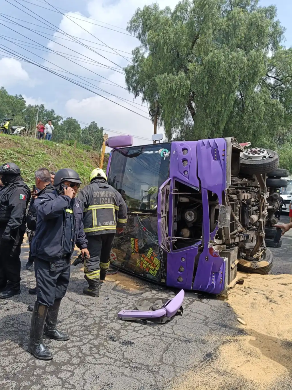 En la Autopista México-Querétaro, Volcadura de Camión en Cuautitlán Izcalli Edoméx, Deja al Menos 13 Herido s
