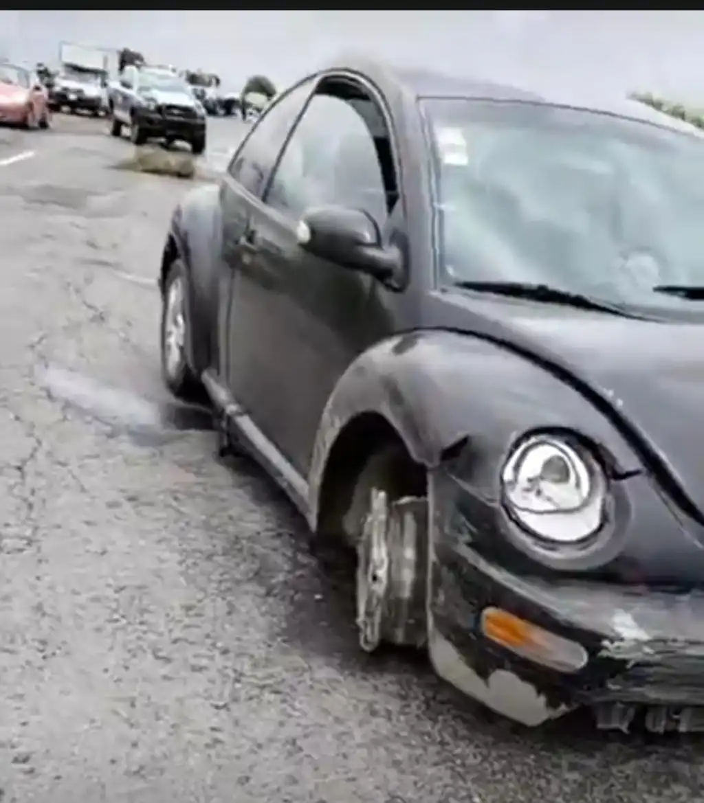 Cae Automovilista en bache y Destroza su Dirección en la Carretera México Cuautla