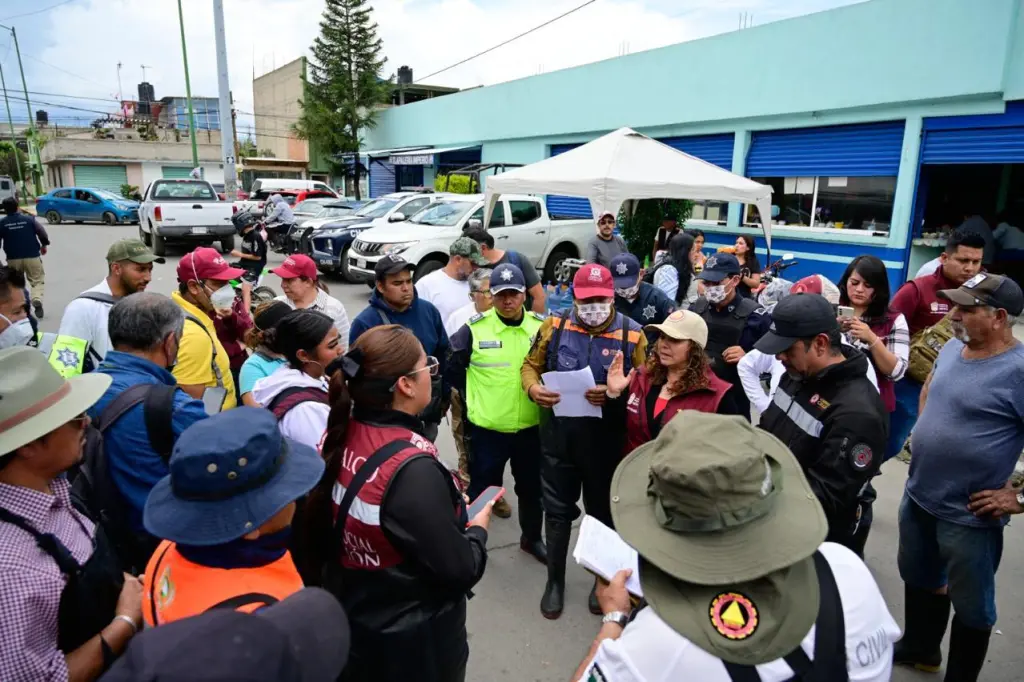 400 elementos y 2 plantas potabilizadoras para afectados por lluvias, Ayudan en Chalco Edoméx