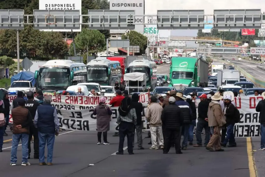 Se Manifiestan Ejidatarios de Ocoyoacac Edoméx a la altura de la Marquesa