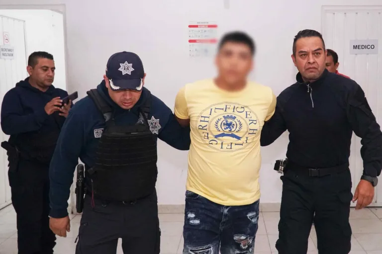 Hermanosson Detenidos al Estarse Peleando en la Vía Publica, ya se les busca por Narcomenudeo y Robo en Ecatepe c Edoméx