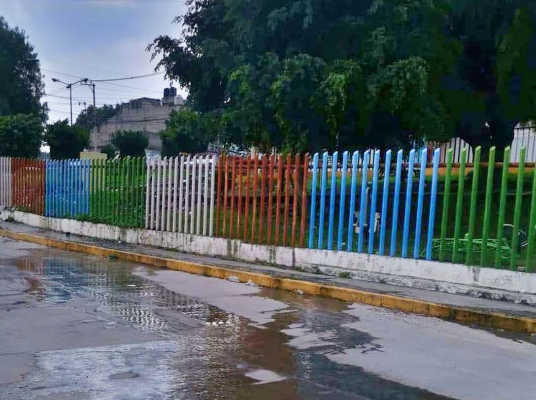 En los Reyes la Paz Edoméx, Fuga de agua deja a colonos sin el líquido