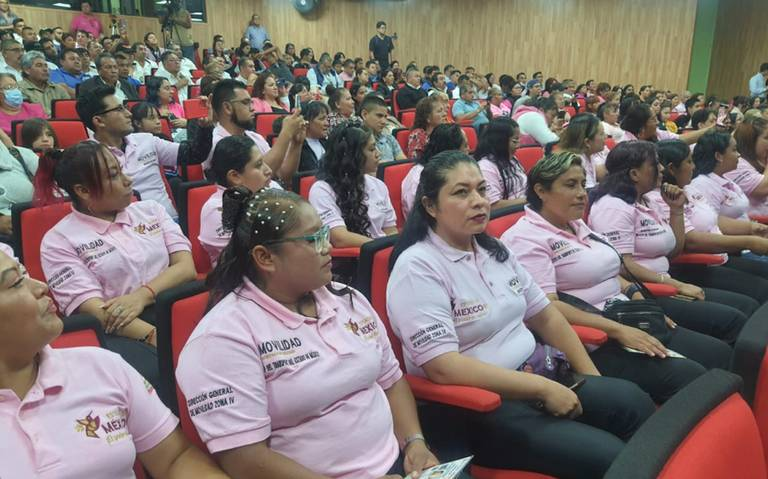 Treinta y dos mujeres operarán el transporte público en el Edomex