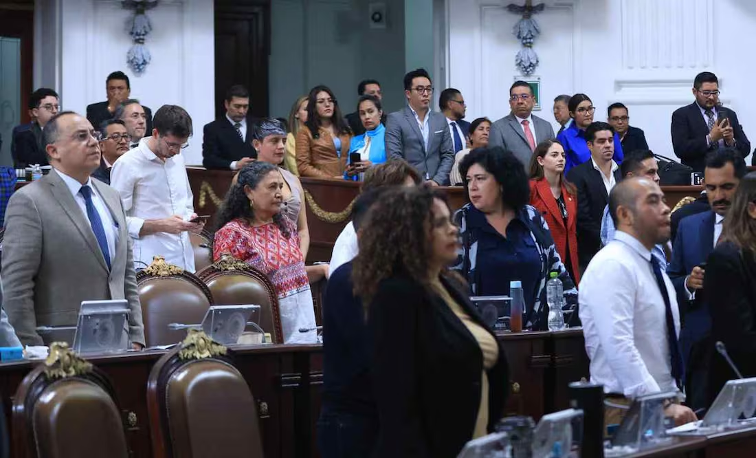 Entre aplausos y buenos deseos, clausuran los trabajos de la Segunda Legislatura del Congreso de la CDMX