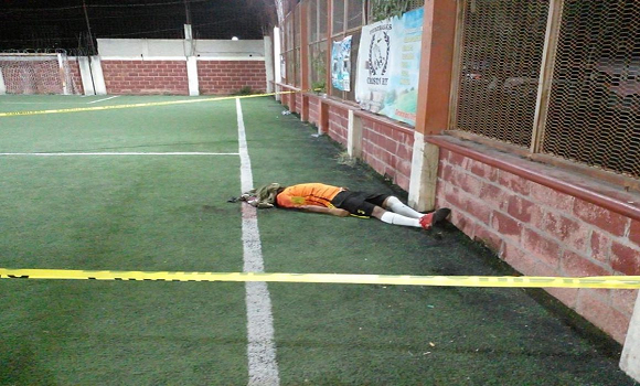 Ejecutan a presunto extorsionador durante un partido de fútbol en la Álamos