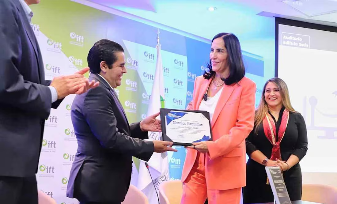 Lía Limón recibe reconocimiento del IFT por retiro de cables en desuso