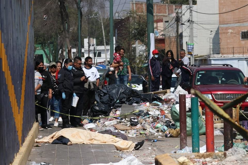 Ejecutan a mujer y tiran su cadáver en un tiradero de Toluca
