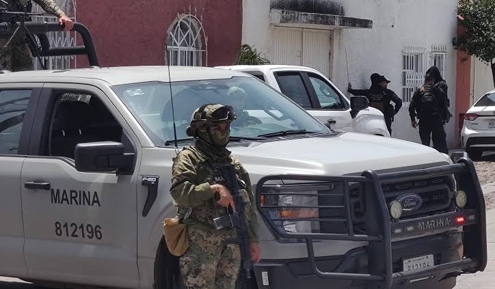 Semar y FGR desmantelan en Querétaro una banda de traficantes de armas procedentes de EU y Canadá