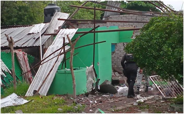 6 muertos tras explosión en fábrica clandestina de explosivos de «Los Viagras» en Apatzingán, Michoacan